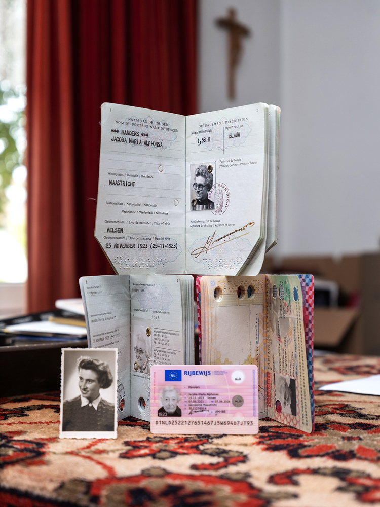 Please pierce your bones into mine